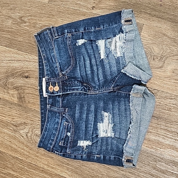 So brand low rise Favorite Midi size 5 distressed shorts - Picture 1 of 4